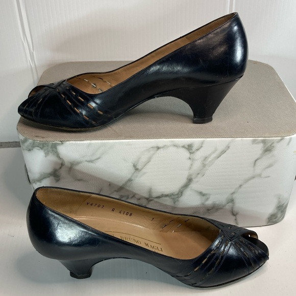 Bruno Magli Shoes - Vintage dark navy size 7 open toe Bruno Magali Italian made pumps.‎ B17 2” heels